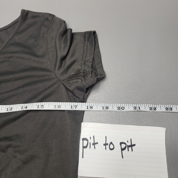3/$15 unbranded gray short sleeve asymmetrical tshirt women's size medium - Picture 6 of 8